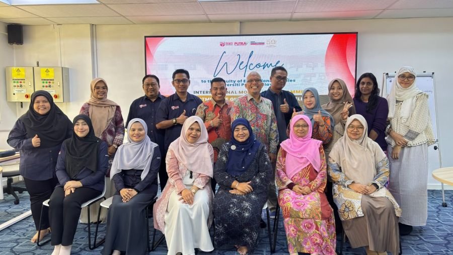 13 Dosen dan Mahasiswa Doktor UNP Presentasikan Paper Internasional di UPM Malaysia