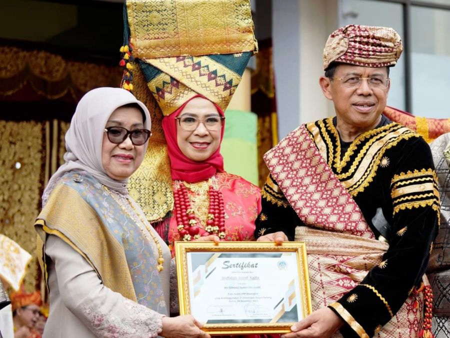 UNP Bersongket Pecahkan Rekor Muri 