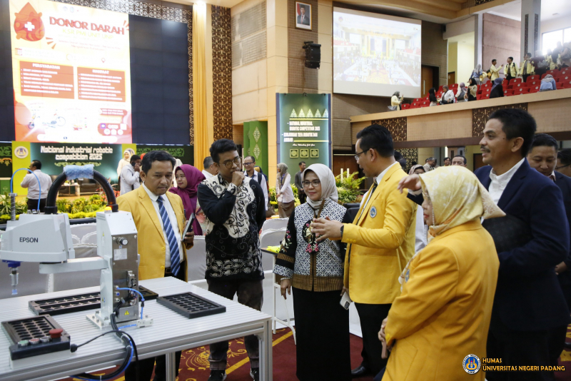 34 Tim dari 20 Perguruan Tinggi Indonesia Ikuti Kompetisi Robot Industri Tingkat Nasional di UNP