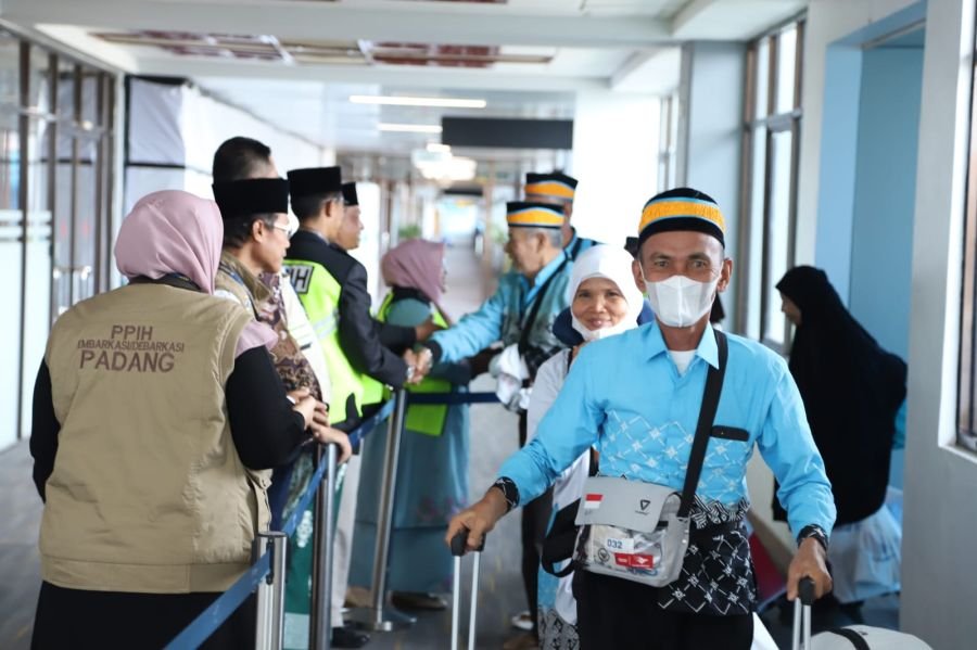 5.357 Jemaah Dari 5. 374 yang Diberangkatkan Ke Tanah Suci Tiba di Sumbar 