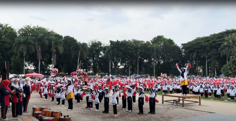 Ribuan Siswa TK Padang Tampilkan “Senam Minang Ceria” Karya Dosen UNP di Hardiknas 2026
