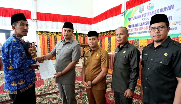 81 Orang Tenaga Kesehatan Terima SK PPPK, Bupati Sijunjung: Bekerjalah Dengan Sungguh Sungguh