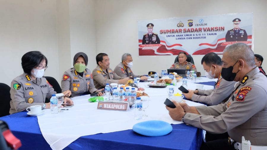 Wakapolda Sumbar Hadiri Vaksinasi Serentak Via Zoom Meeting di PT. Djarum Padang