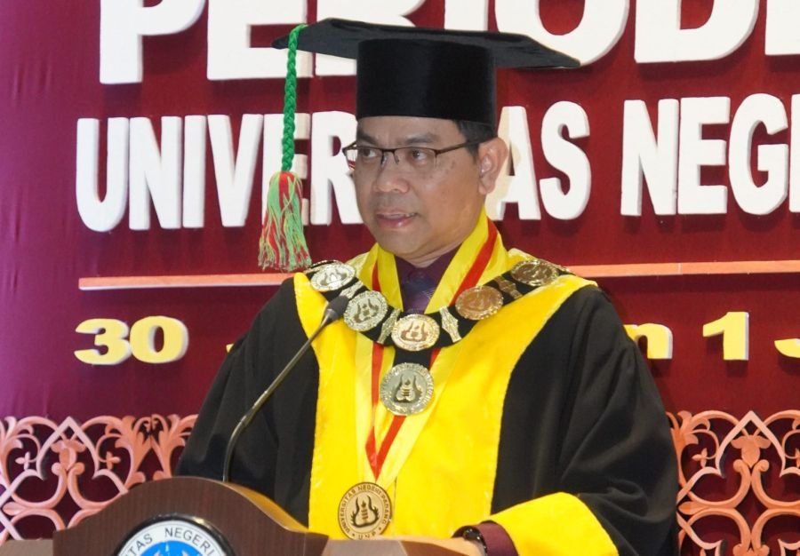 970 Lulusan Ikuti Wisuda UNP Hari Kedua, Rektor Sampaikan Pesan Haru untuk Para Orang Tua