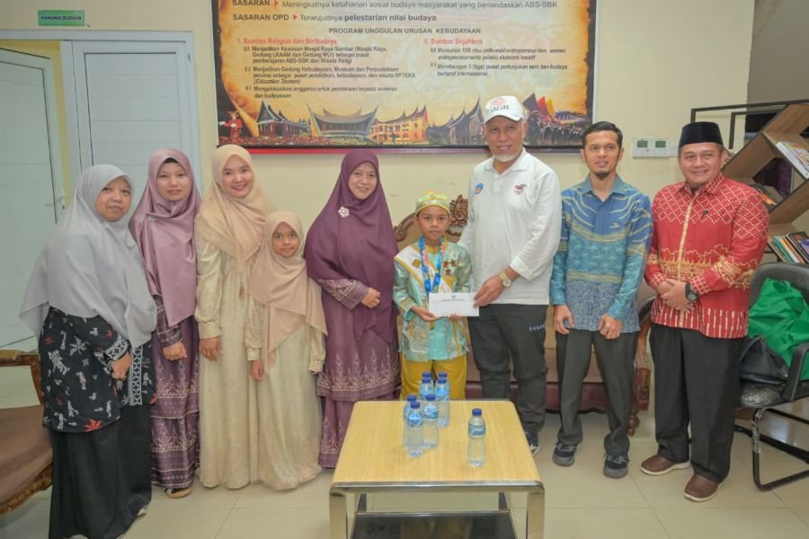 Abdurrahman Ad Dakhil Lubis Peraih Juara 1 Hafiz Indonesia 2026 Dapat Apresiasi Khusus dari Gubernur