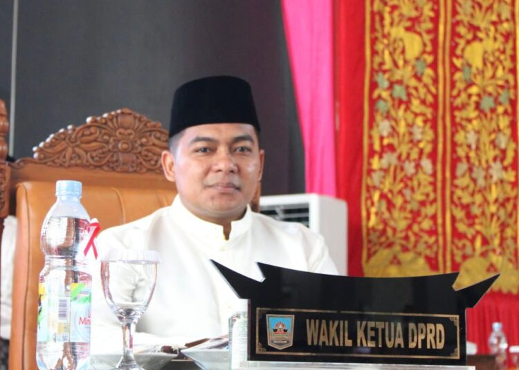 Ade Sudarman Pimpinan DPRD Dharmasraya Sosok yang Dekat dengan Masyarakat 