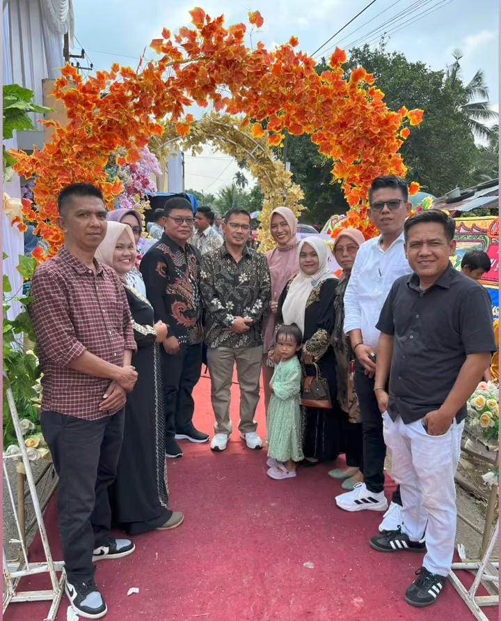 Adi Gunawan Hadiri Pernikahan Keponakan Ninik Mamak Datuk 12 Kenagarian Pulau Punjung
