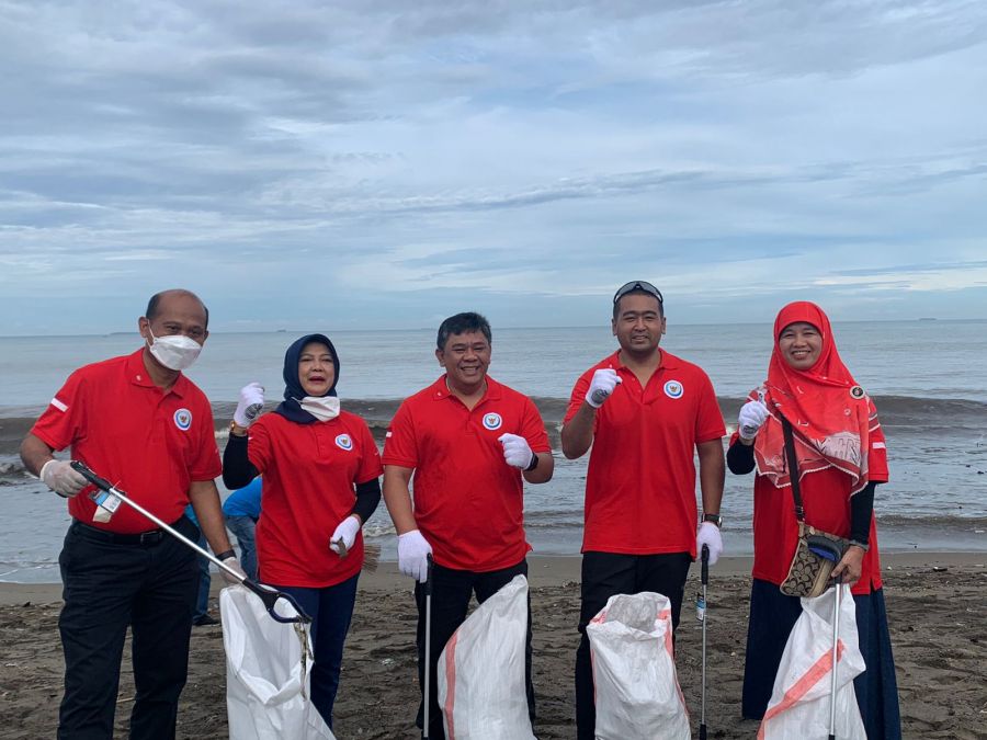 Aksi Cinta Laut, Wagub Audy dan 380 Relawan Pungut 2 Ton Sampah di Pantai Puruih