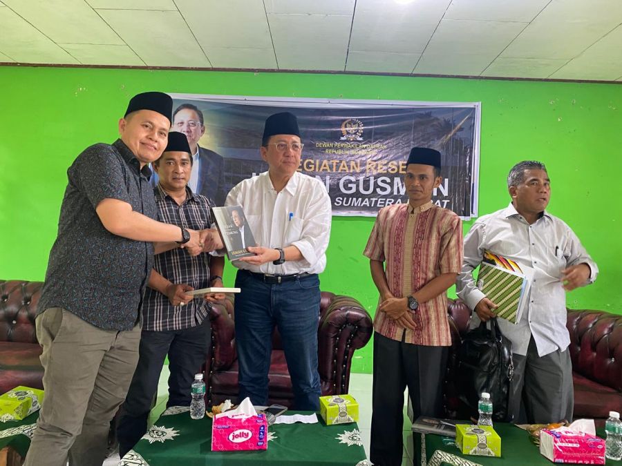 Anggota DPRD Dharmasraya, Adidas, Dampingi Irman Gusman Kunjungi Rencana Pembangunan RS Muhammadiyah