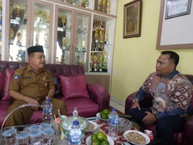 Anggota DPRD Sumbar Donizar Tinjau Pelaksanaan Ujian di SMA 2 Pasaman Barat