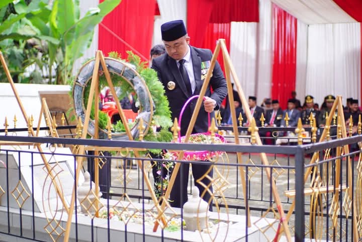 Anjangsana ke Makam PJ Bupati Pertama, Kenang Perjuangan Ahmad Munawar Untuk Dharmasraya