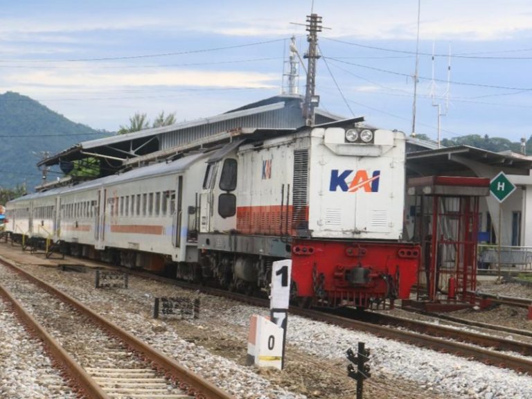 Antusiasme Tinggi, Penumpang KA Pariaman Ekspres Melonjak di Libur Panjang Waisak