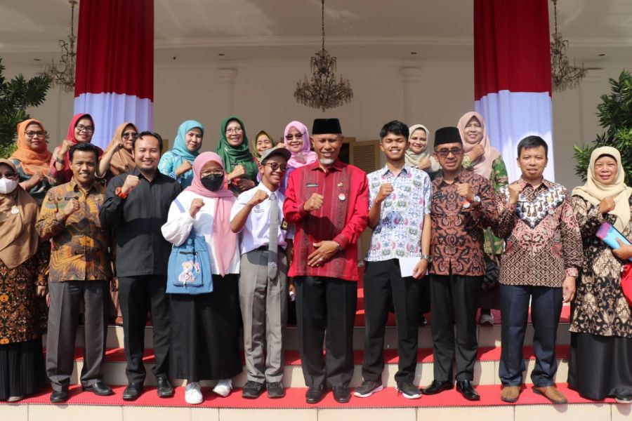 Apresiasi Guru dan Siswa Penerima Beasiswa Luar Negeri, Ini Pesan Gubernur Sumbar