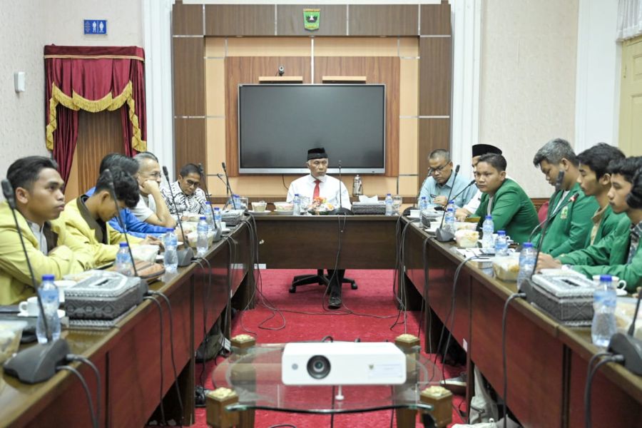 Apresiasi Kepedulian Aliansi BEM SB, Gubernur Mahyeldi Paparkan Hasil Kinerja serta Fokus Percepatan