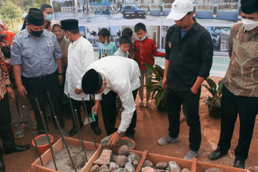 Apresiasi Para Perantau, Gubernur Letakkan Batu Pertama Pembangunan Masjid Jamik