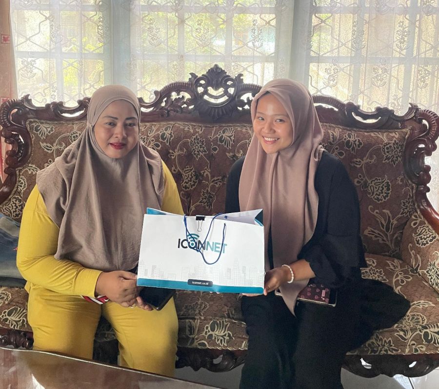 Apresiasi Pelanggan Setia, PLN Icon Plus Sambangi Pelanggan di Padang Pariaman Lewat Program TERANET