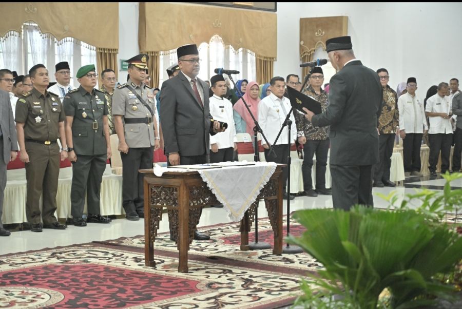 Arry Yuswandi Resmi Dilantik Sebagai Sekda Sumbar, Mahyeldi: Sekda Adalah Mesin Penggerak Pemerintah