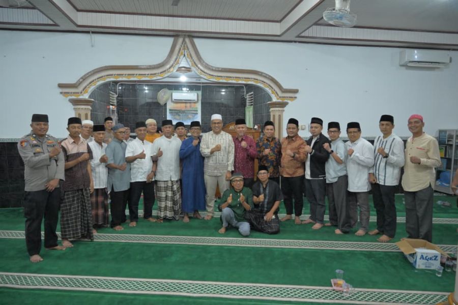 Arry Yuswandi Safari Ramadan di Sijunjung, Sampaikan Program Prioritas dan Serahkan Bantuan