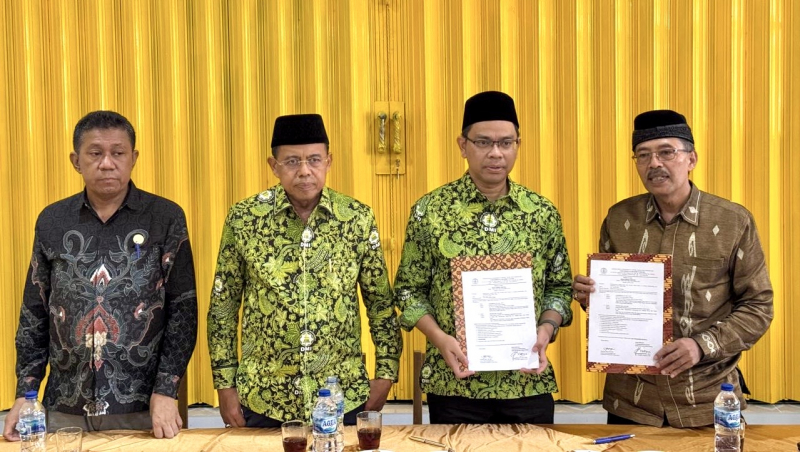 Atas Nama Ketua MRPTNI, Rektor UNP Serahkan Gedung Sekolah Bantuan ke Pemkab Tanah Datar