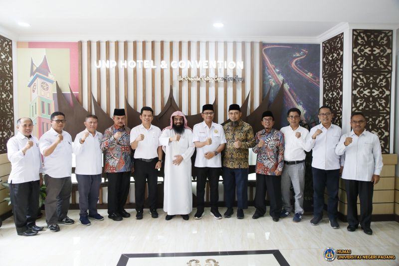Atase Agama Arab Saudi Beri Kuliah Umum di UNP, Disambut Hangat di Padang