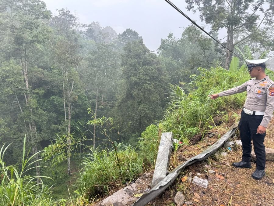 Avanza Masuk Jurang di Kelok Sikumbang Tanah Datar, Sopir Luka-luka