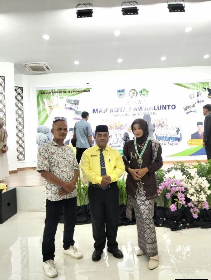 Ayah Penjual Telur Gulung, Anak Tembus PTN: Kisah Haru dari Sawahlunto