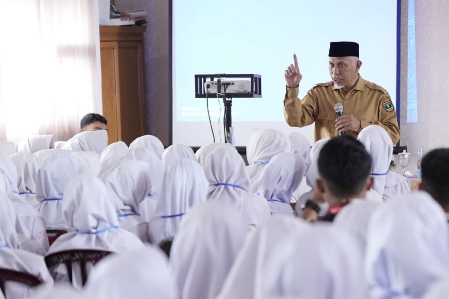 Bakar Semangat Pelajar SMAN 3 Bukittinggi, Gubernur Mahyeldi : Ananda Harus Siap untuk Jadi Pemimpin