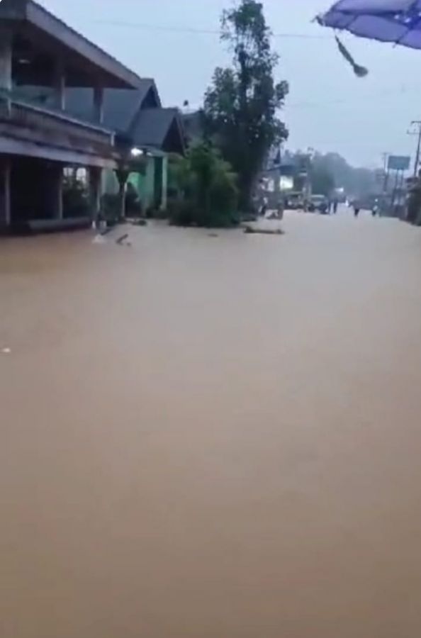 Banjir dan Tanah Longsor di Lima Puluh Kota, Akses Jalan Sumbar - Riau Putus