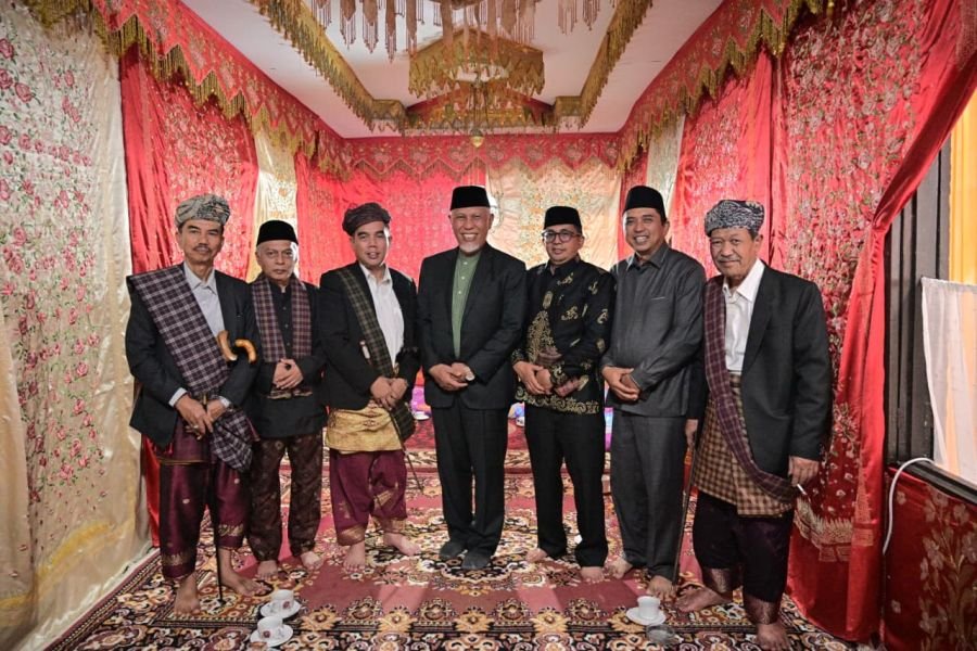 Batagak Pangulu di Bukittinggi, Mahyeldi Ingatkan Ancaman Degradasi Moral Generasi Muda Minangkabau