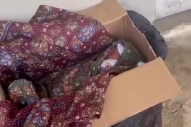 Bayi Perempuan Ditemukan dalam Kardus di Dekat Samsat Bukittinggi