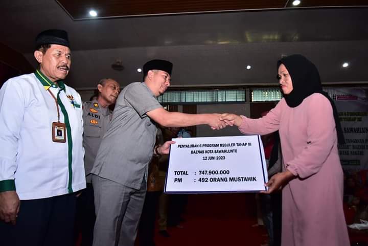 BAZNAS Sawahlunto Salurkan Zakat Tahap II Tahun 2023 Senilai 670 Juta untuk 500 Orang Mustahiq 