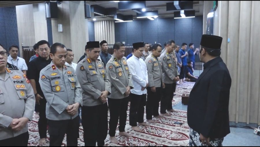 Bentuk Kepedulian, Jajaran Polri Gelar Salat Ghaib Untuk Anggota yang Gugur