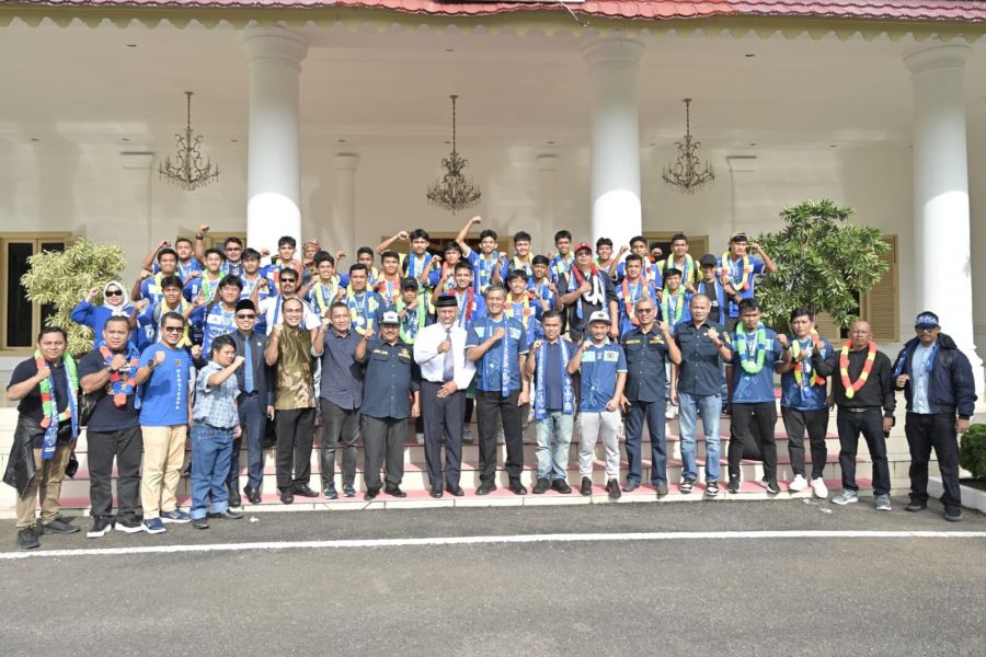 Berhasil Lolos ke Final Piala Soeratin U-17 Tahun 2024, Mahyeldi Bantu Persikopa 10 Juta Rupiah