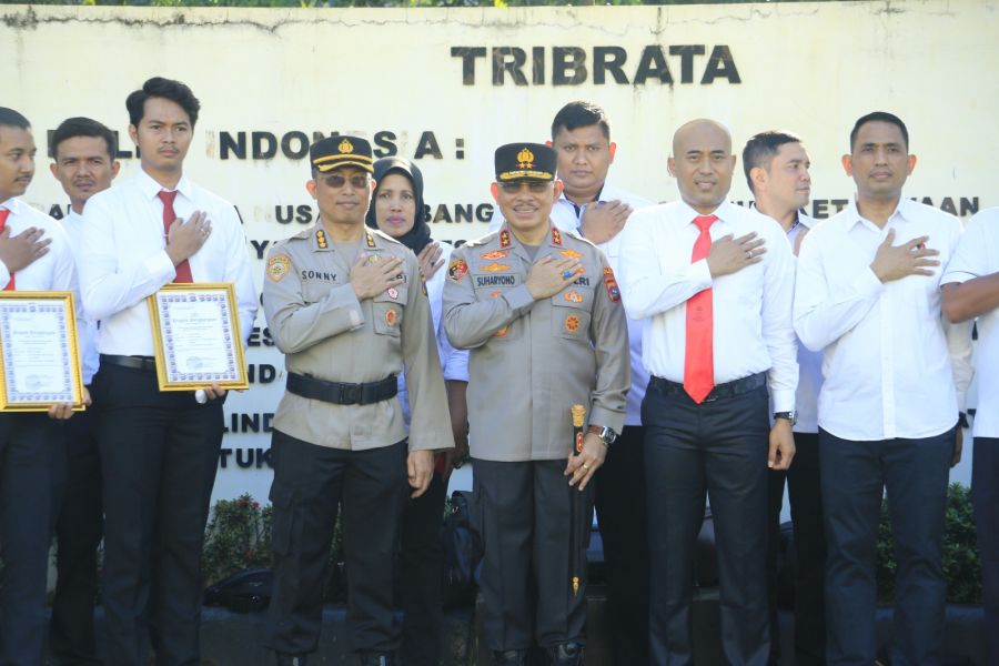 Berhasil Ungkap Kasus Curanmor, Dua Personel Ditreskrimum Polda Sumbar Terima Penghargaan