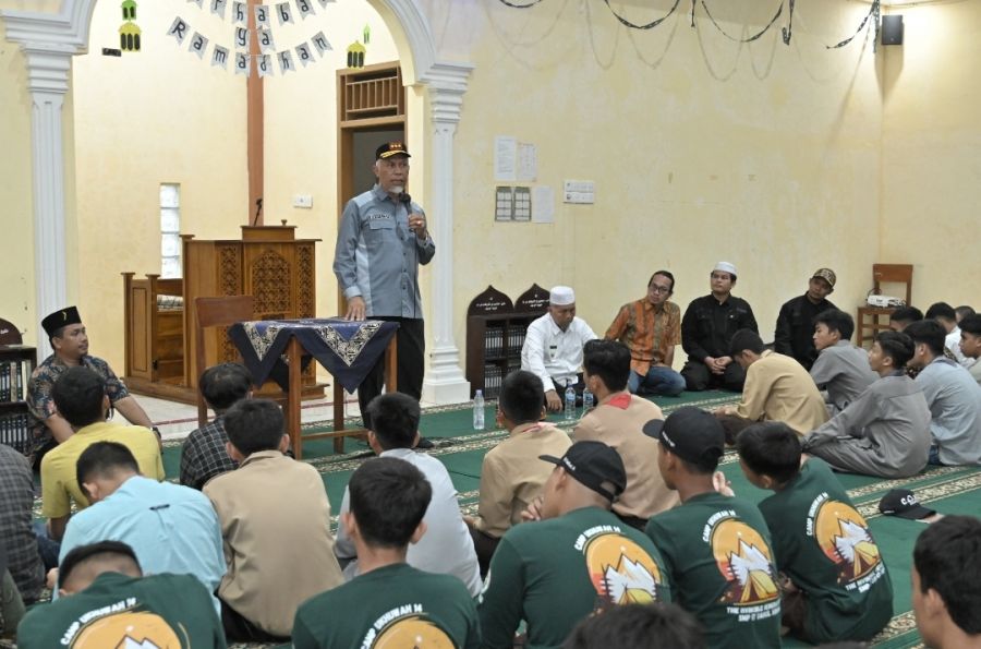 Beri Motivasi di SMA IT Darul Hikmah, Mahyeldi Ajak Siswa Siapkan Diri Jadi Pelopor Kemajuan Bangsa