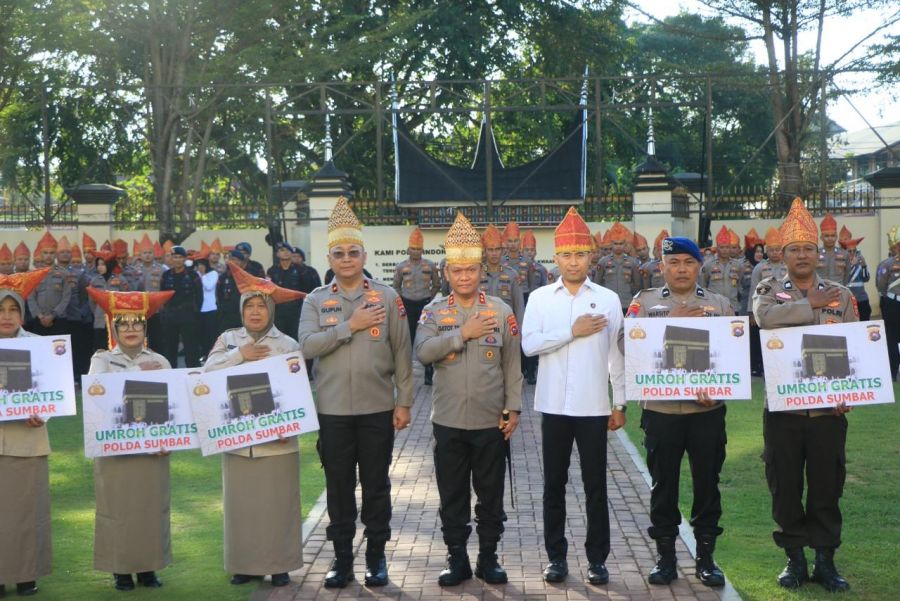 Berkah Idul Adha: Kapolda Sumbar Hadiahkan Umrah Gratis untuk 12 Personel Polda