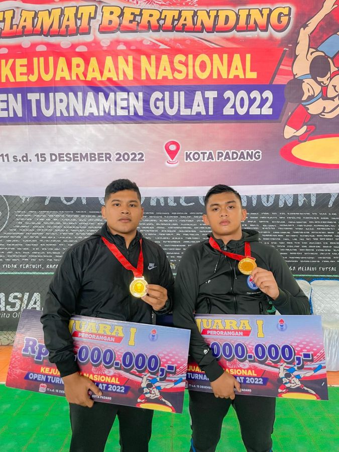 Berprestasi, Dua Anggota Polri di Sumbar Raih Medali Emas Kejurnas Gulat