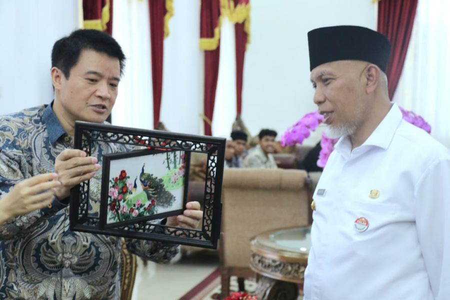 Bertemu Gubernur Sumbar, Konjen Tiongkok Tawarkan Kerjasama Dengan Provinsi Yunan