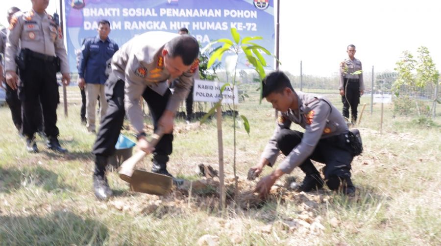 Bid Humas Polda Jawa Tengah Tanam 10.000 Pohon Dalam Rangka Hari Ulang Tahun Humas Polri Ke 72