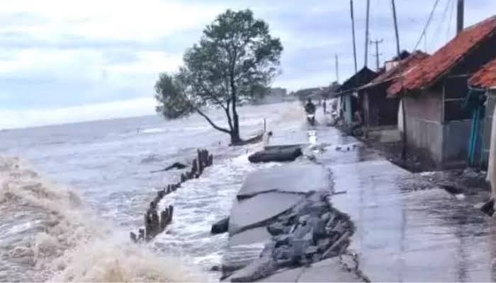 BMKG Keluarkan Peringatan Dini Gelombang Tinggi untuk Perairan Sumbar