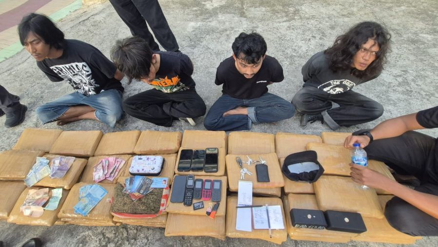 BNNP Sumbar Bongkar Jaringan 100 Kg Ganja di Bukittinggi, Empat Pelaku Dibekuk