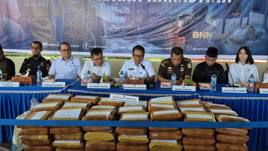 BNNP Sumbar Musnahkan 145 Kilogram Ganja, Empat Tersangka Terancam Hukuman Mati