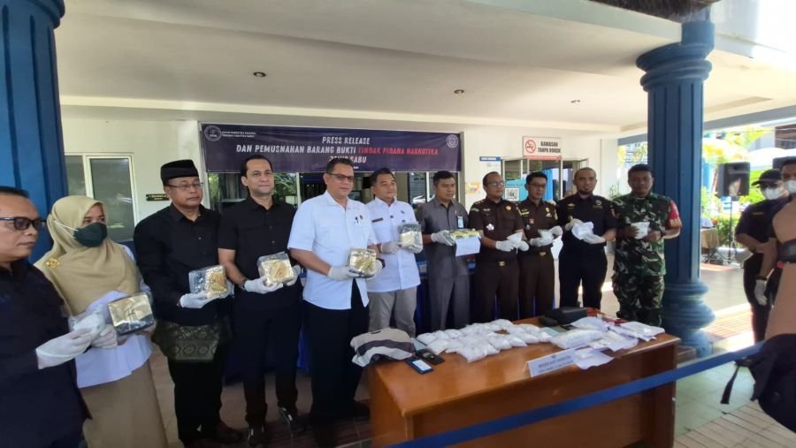 BNNP Sumbar Musnahkan Hampir 12 Kg Sabu Hasil Pengungkapan Dua Jaringan Besar