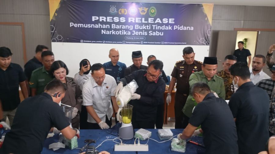BNNP Sumbar Musnahkan Hampir 7 Kg Sabu