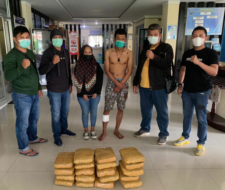 BNNP Sumbar Ringkus 2 Orang Pengedar Narkoba Lintas Provinsi, 22 Kg Ganja Diamankan