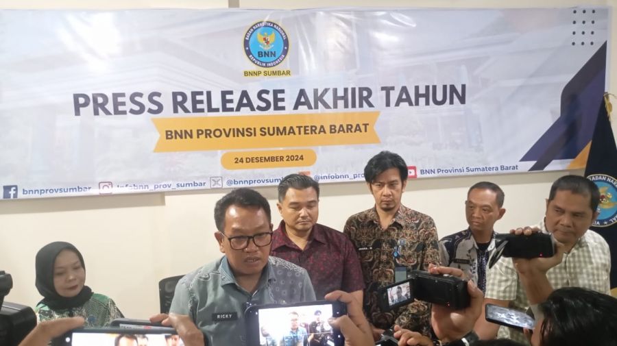 BNNP Sumbar Ungkap Jaringan Narkoba dan Rilis Data Pengguna Narkotika Tahun 2024  