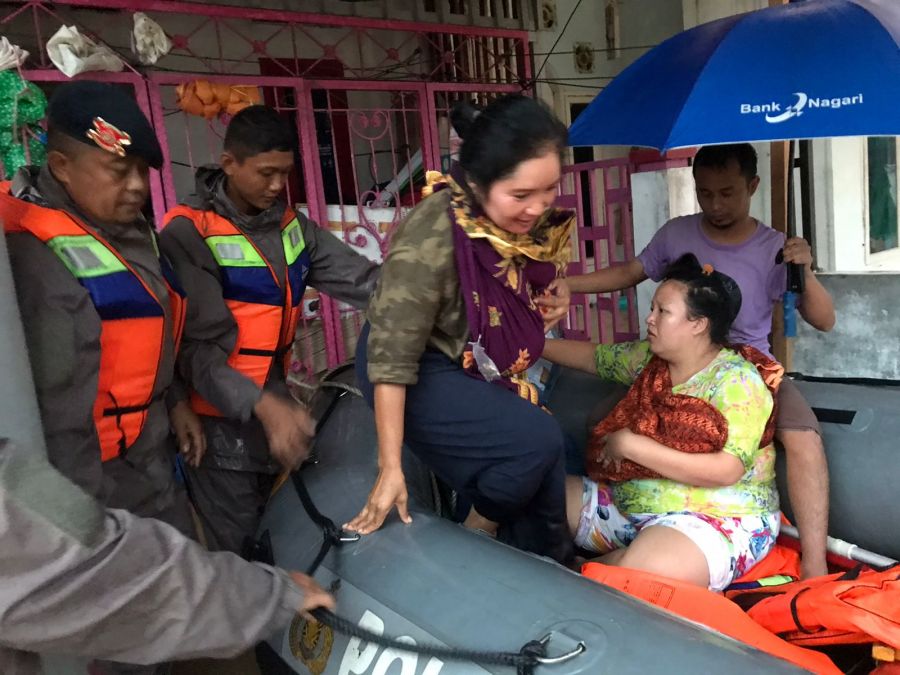 Brimob Polda Sumbar Turunkan Puluhan Personil Sars dan Unit Perahu Karet