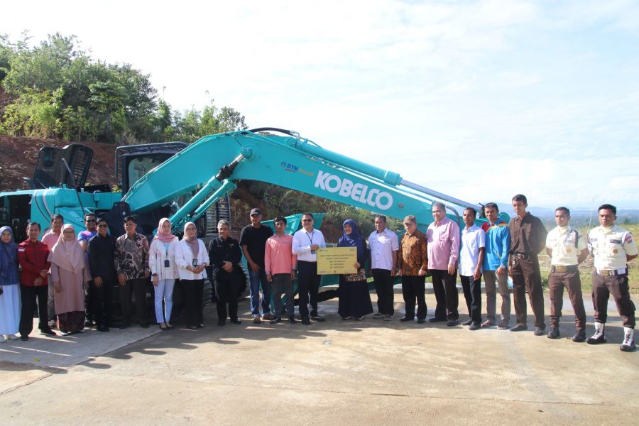 BTN Syariah Serahkan 1 Excavator: UIN IB Padang siap Lakukan Percepatan Pembangunan