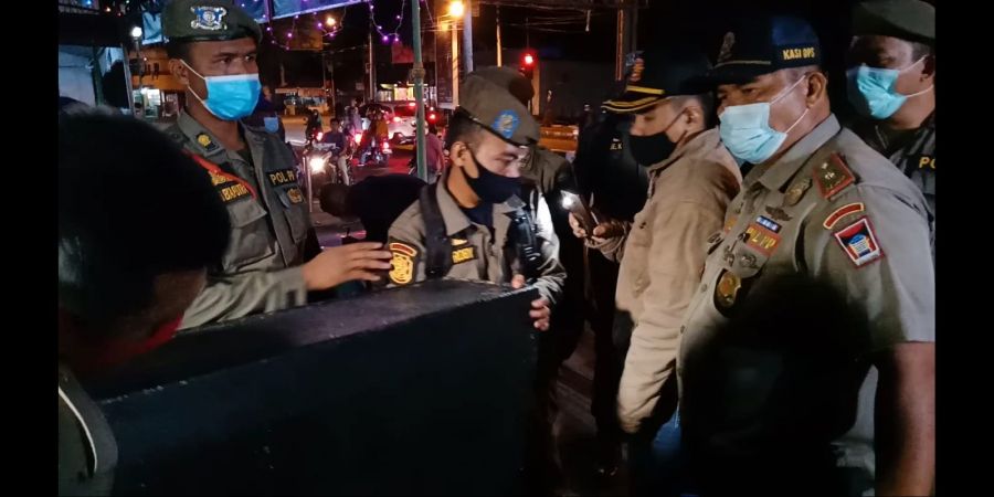 Buat Resah Warga, Satpol PP Padang Tertibkan Pangkalan Ojek Bermusik di Pasar Alai