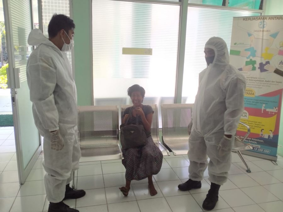 Buat Resah Warga, Satpol PP Padang Selamatkan Seorang Diduga ODGJ ke RSJ HB Sainin